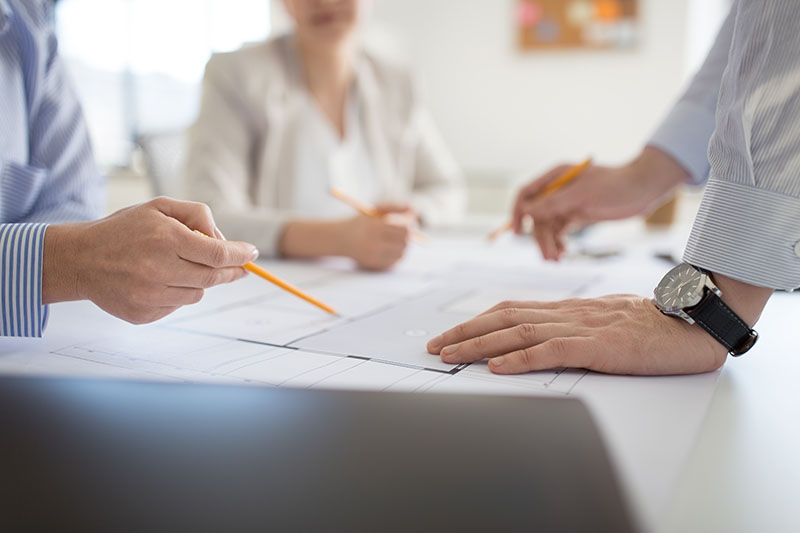 Servitudes, indivision, séparation et succession : verrouiller sa vente immobilière et éviter les pièges